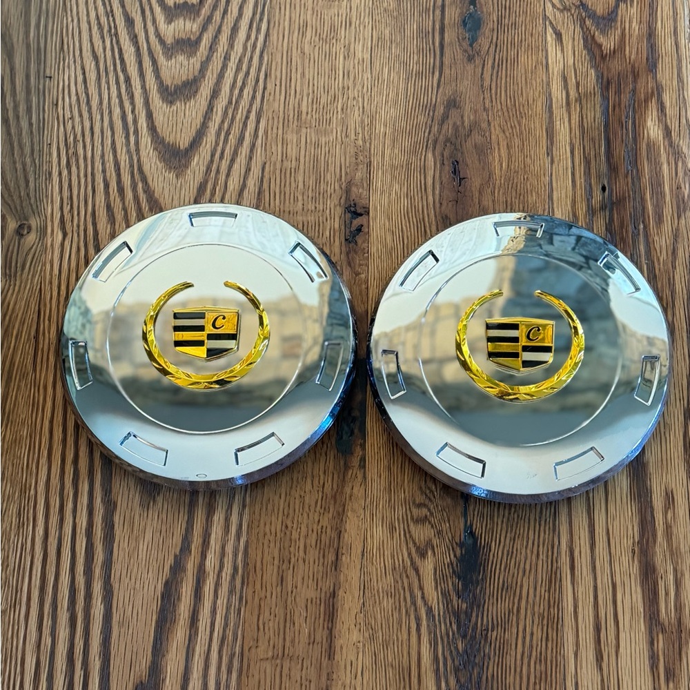 2 PCs Cadillac Escalade 22 inch wheel center caps 9597355
